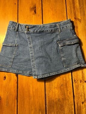 No Boundaries Blue Denim Cargo Skort with Double-Button Waist